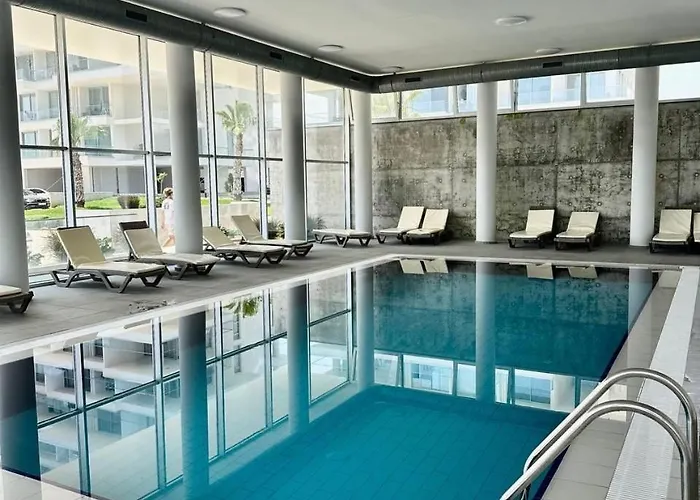 View And Mountains Daire