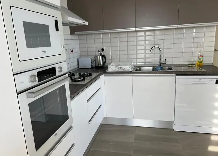 Daire View And Mountains