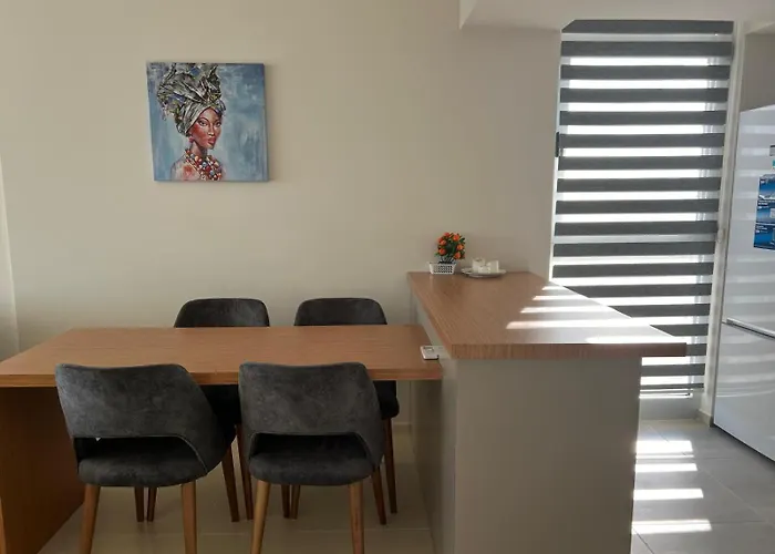 View And Mountains Daire *